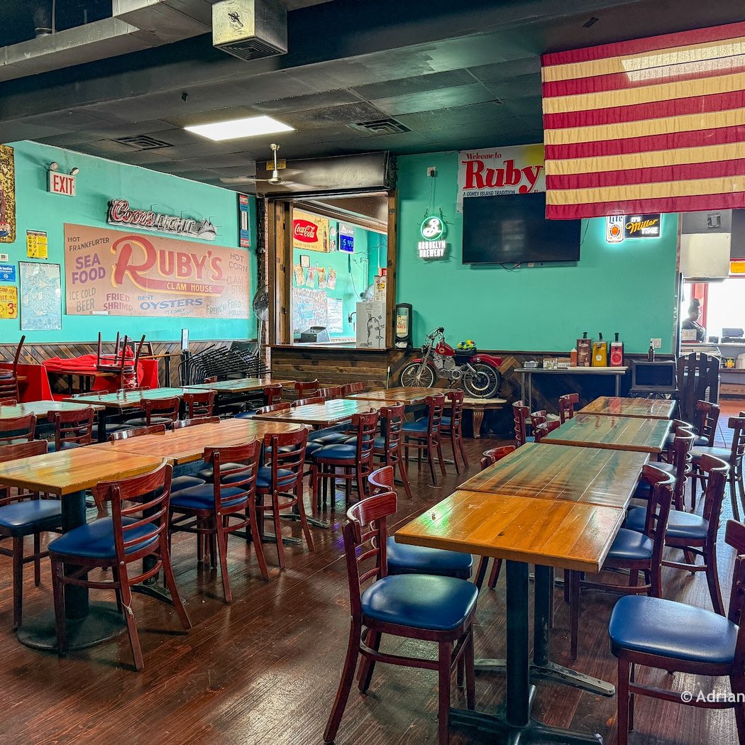 Ruby's Bar & Grill 5